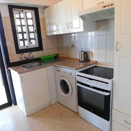 Sea View Apartment, Close To Amenities * بافوس