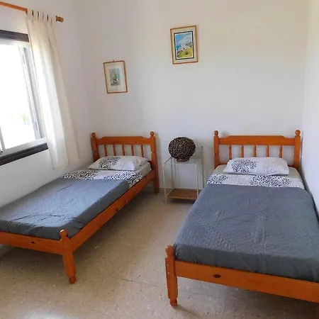 Sea View Apartment, Close To Amenities شقة