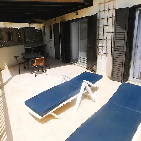 Sea View Apartment, Close To Amenities